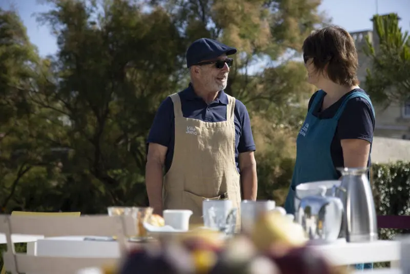 Villa Juno - Petit-déjeuner au jardin