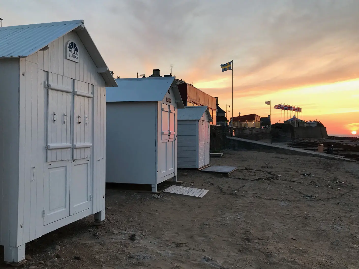 La cabine de plage Villa Juno, au coucher du soleil
